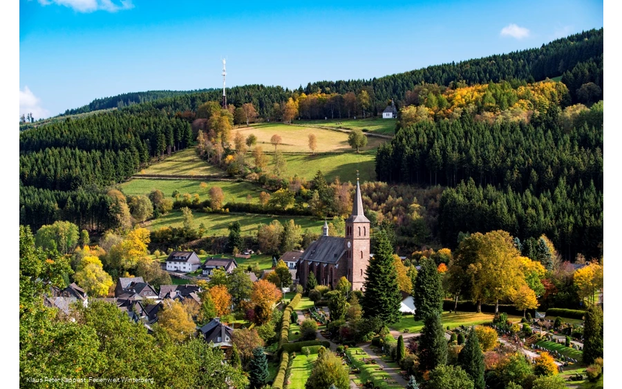 Dorfansicht Züschen mit Kirche