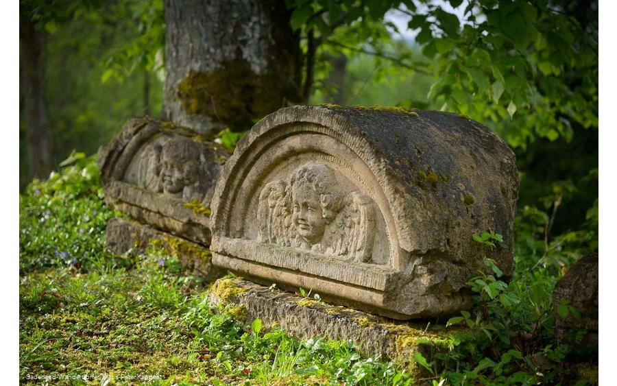 Grabsteine mit Engelskopf "Am Kahlen"