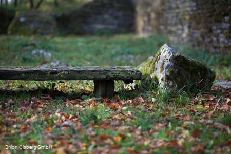 Nahaufnahme steinerne Bank