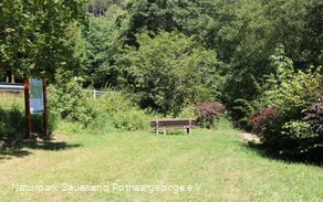 Impressionen des Wanderparkplatzes Stauweiher Hein