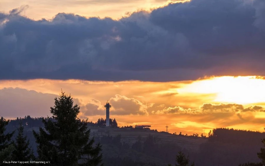 Blick auf den Ettelsberg bei Sonnenuntergang