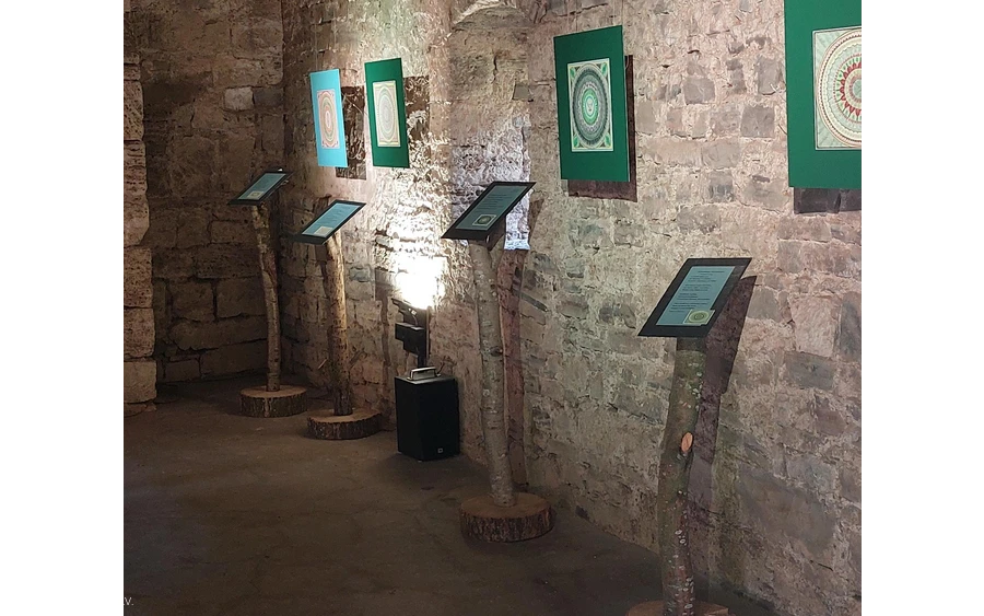 Einblick in die Ausstellung der Mandals und lyrischen Gedichte über die Sauerland-Seelenorte