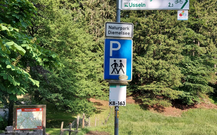 Original Wanderparkplatz Diemelquelle Copyright Tourist-Information Willingen CC BY-SA.jpg