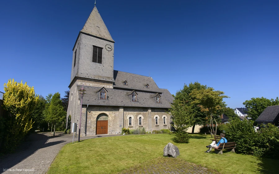 Kirche Usseln Außenansicht