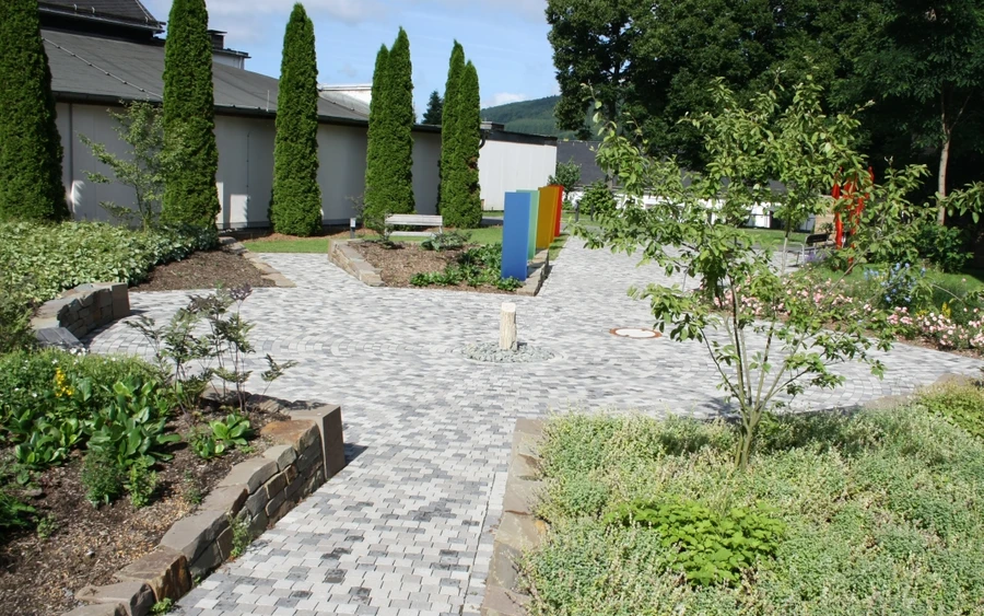 Josefsheim_Lebensgarten_1_.jpg Josefsheim_Lebensgarten_1_.jpg