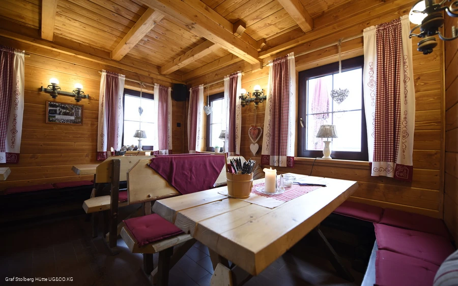 graf-stolberg-huette-tische.jpg