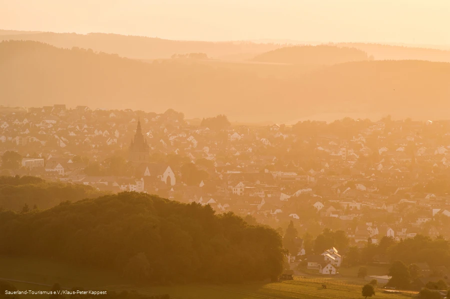 Brilon im Morgennebel