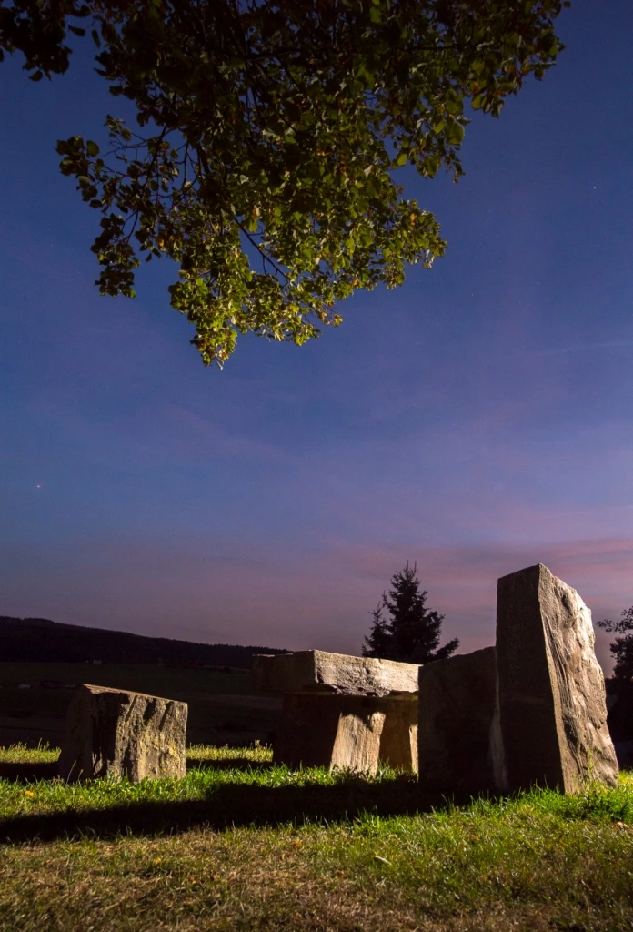 Freistuhl D&uuml;dinghausen Sauerland-Wanderd&ouml;rfer.jpg