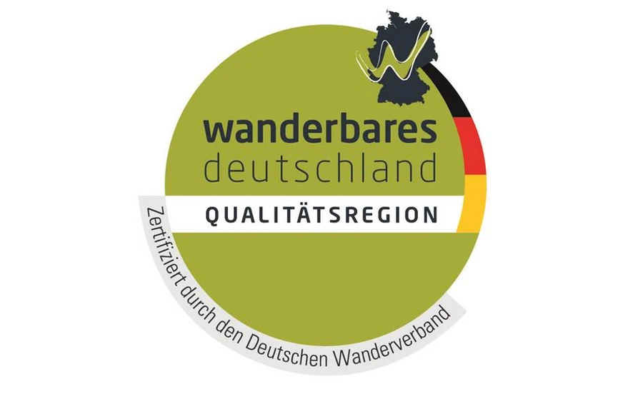 Logo QR mit wei&szlig;em Hintergrund.jpg