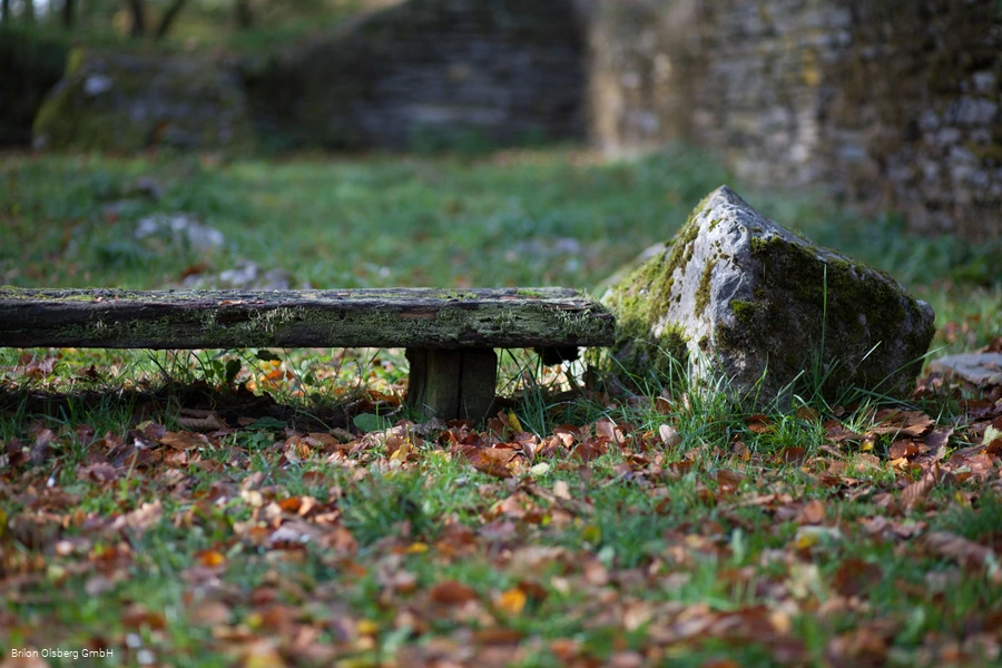Nahaufnahme steinerne Bank