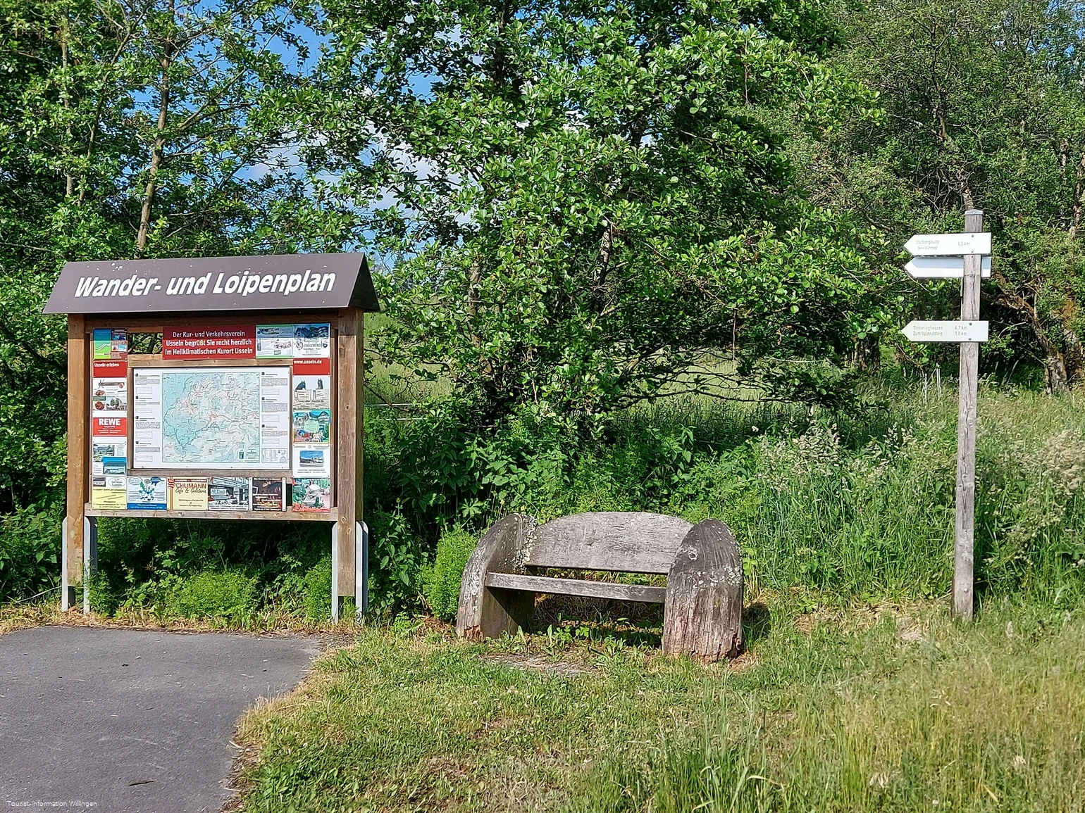 Original Wanderparkplatz Emmet Copyright Tourist-Information Willingen CC BY-SA.jpg