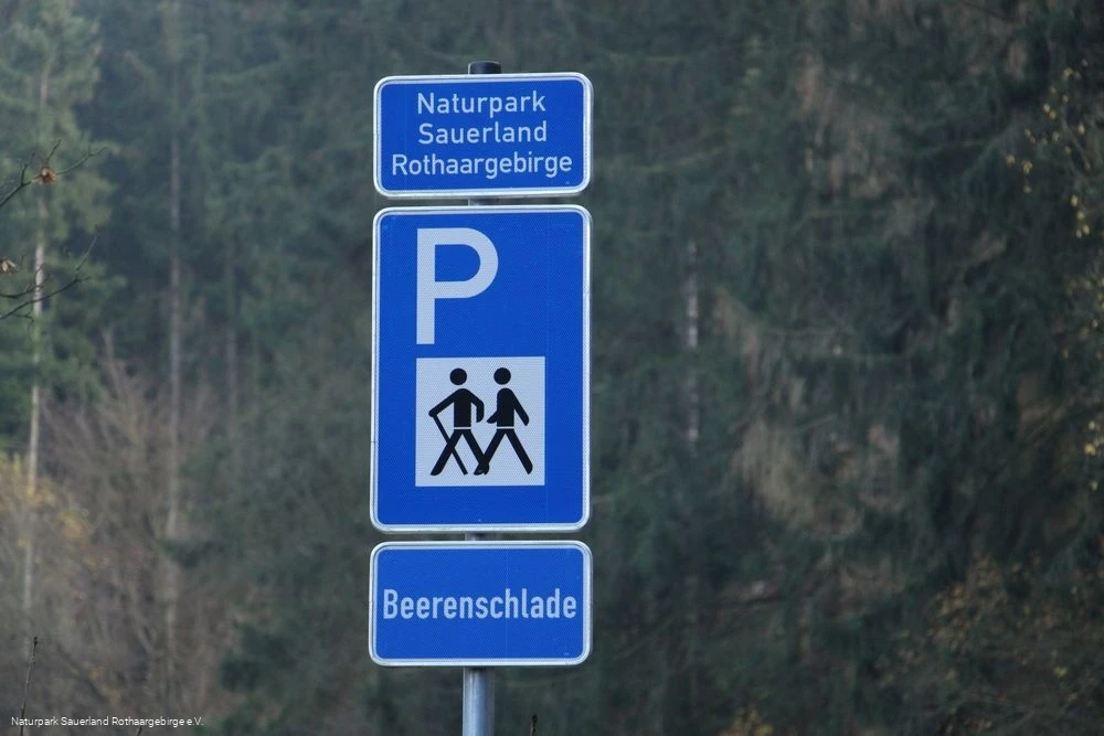 ... hier gehts zum Wanderparkplatz Beerenschlade ... hier gehts zum Wanderparkplatz Beerenschlade
